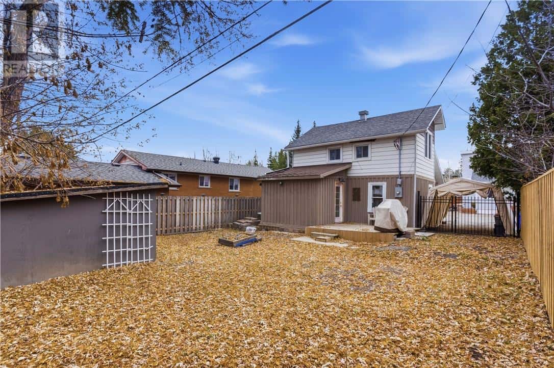 12 Norite Street — Copper Cliff, Ontario - Photo 4 of 27