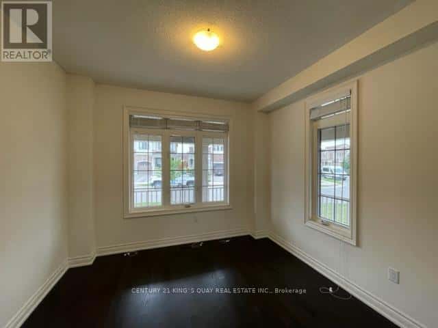 2 FESTIVAL COURT — East Gwillimbury (Sharon), Ontario - Photo 5 of 25