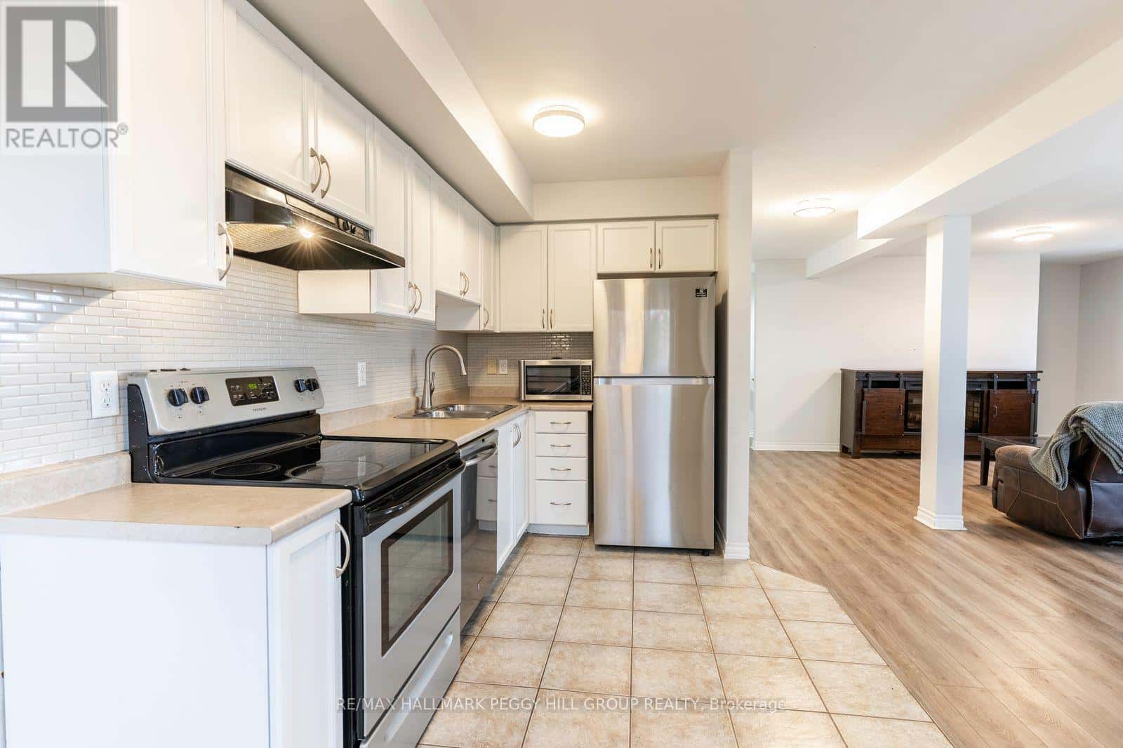 2 - 141 SYDENHAM WELLS — Barrie (Georgian Drive), Ontario - Photo 5 of 14