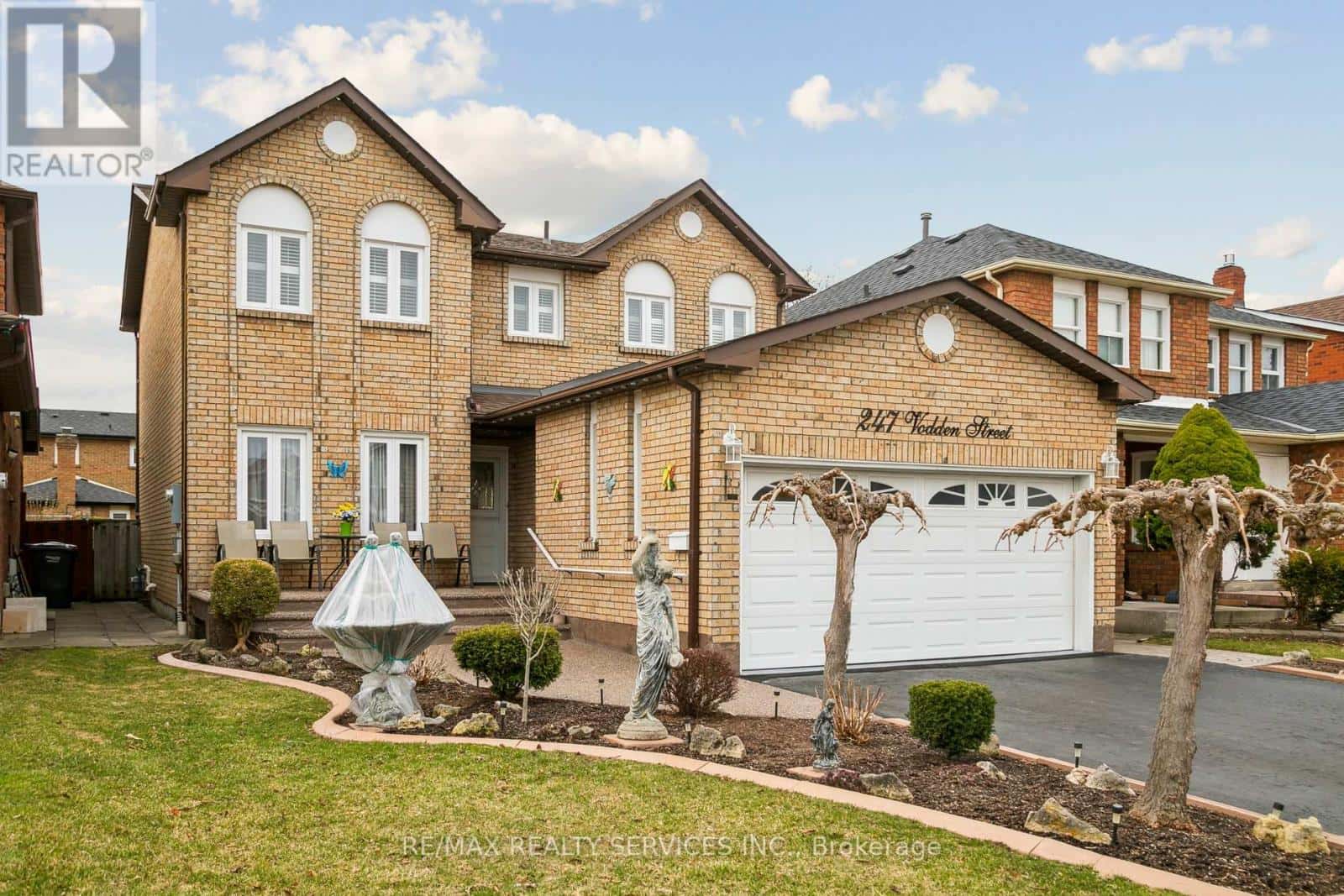 247 VODDEN STREET W — Brampton (Brampton West), Ontario - Photo 3 of 39