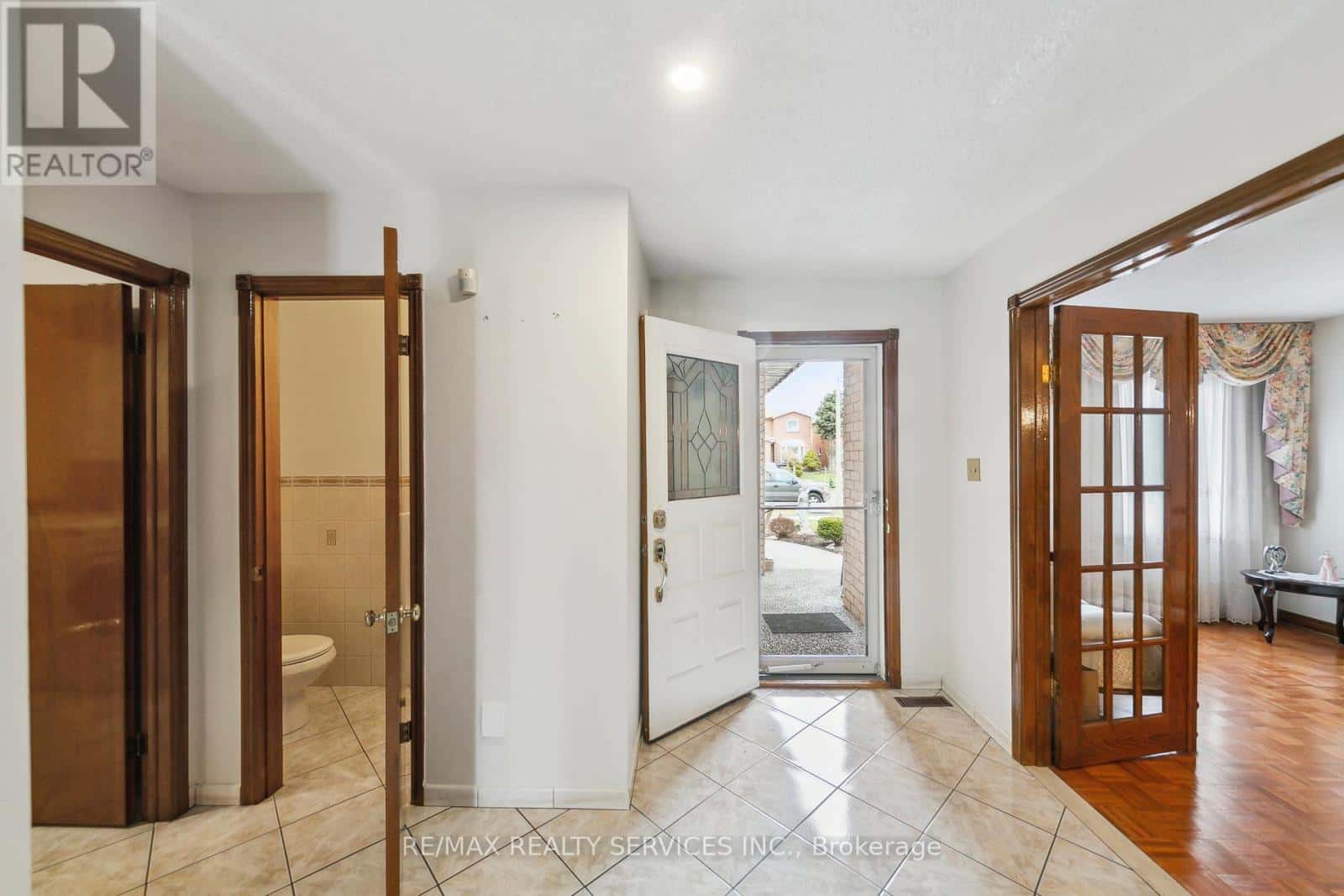 247 VODDEN STREET W — Brampton (Brampton West), Ontario - Photo 4 of 39