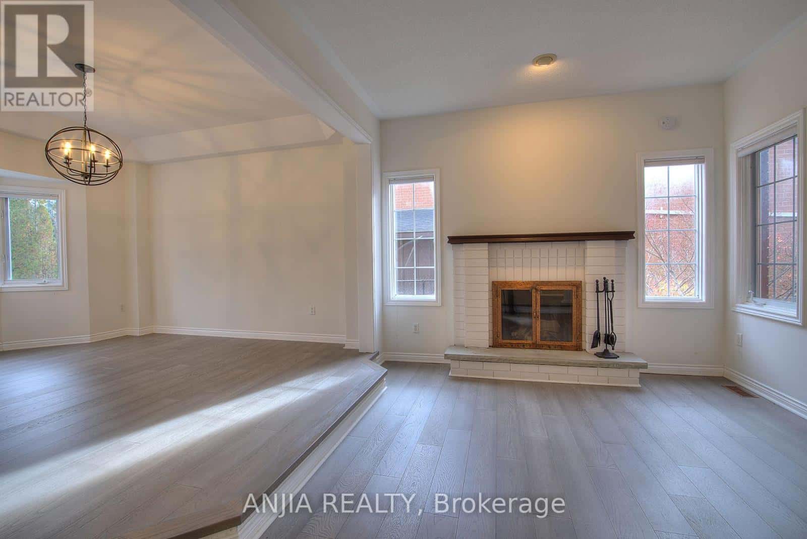 155 SANDCHERRY COURT — Pickering (Highbush), Ontario - Photo 3 of 21