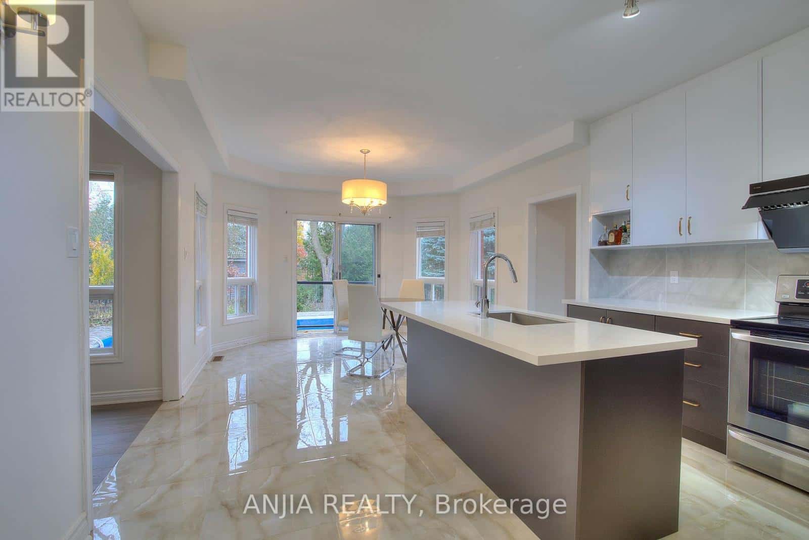 155 SANDCHERRY COURT — Pickering (Highbush), Ontario - Photo 4 of 21