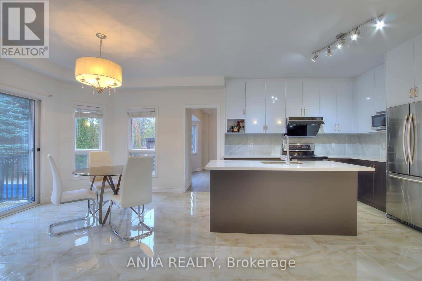 155 SANDCHERRY COURT — Pickering (Highbush), Ontario - Photo 5 of 21