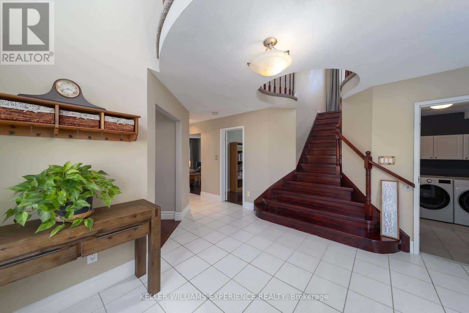 175 HANMER STREET — Barrie (West Bayfield), Ontario - Photo 2 of 47