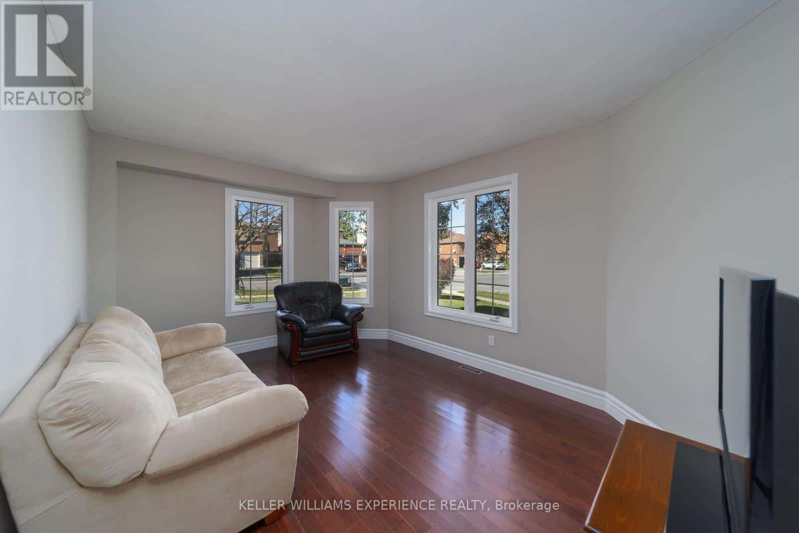 175 HANMER STREET — Barrie (West Bayfield), Ontario - Photo 3 of 47