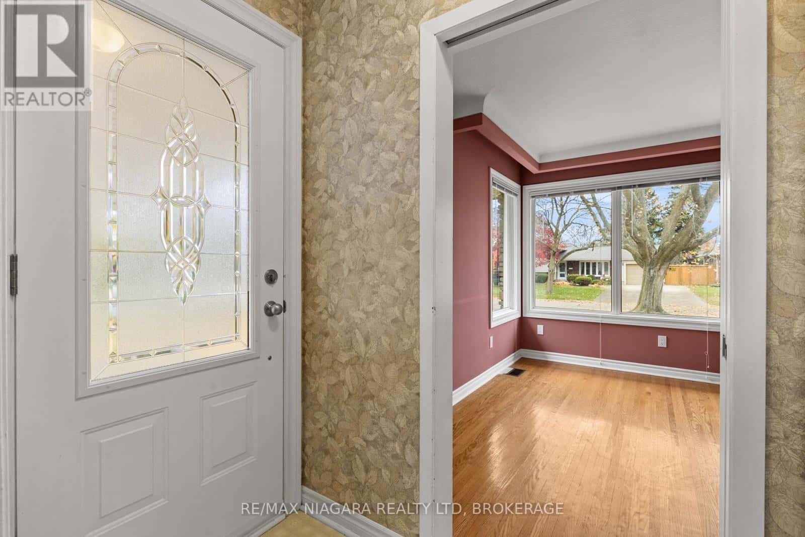 50 ROYAL MANOR DRIVE — St. Catharines (Carlton/Bunting), Ontario - Photo 5 of 29