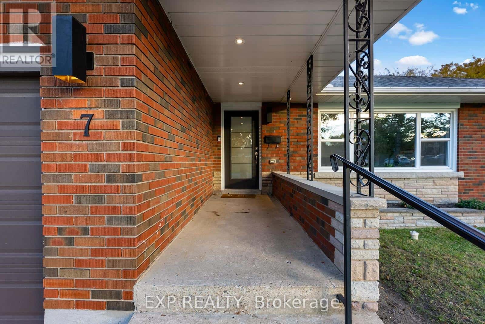 7 HARCOVE STREET — St. Catharines (Vine/Linwell), Ontario - Photo 5 of 44