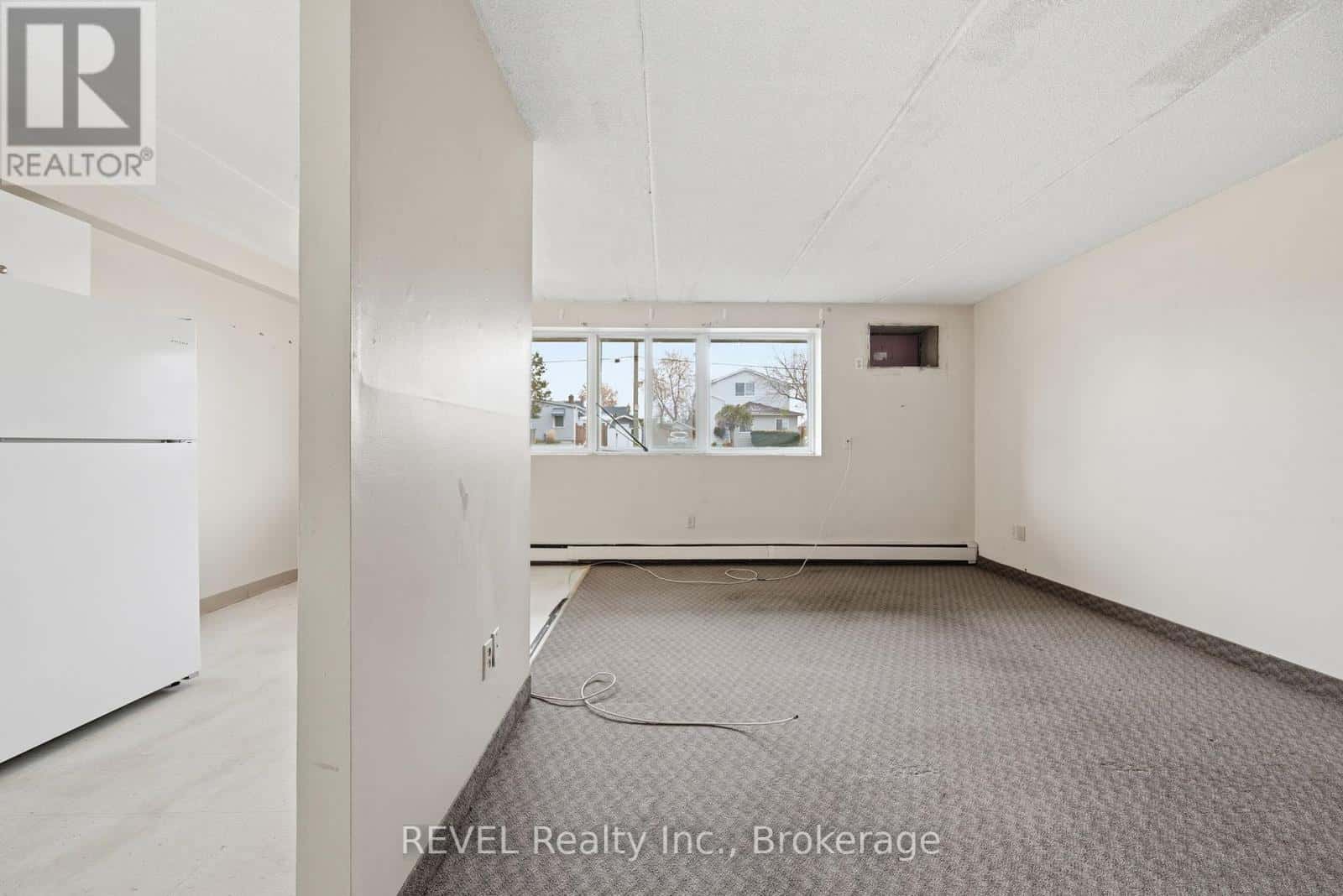 101 - 19 MANCHESTER AVENUE — St. Catharines (Haig), Ontario - Photo 2 of 14