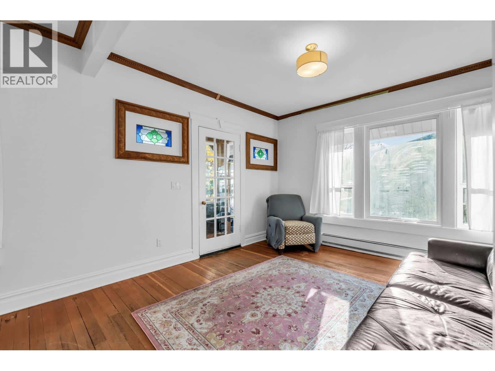 237 SANDRINGHAM AVENUE — New Westminster, British Columbia - Photo 5 of 38