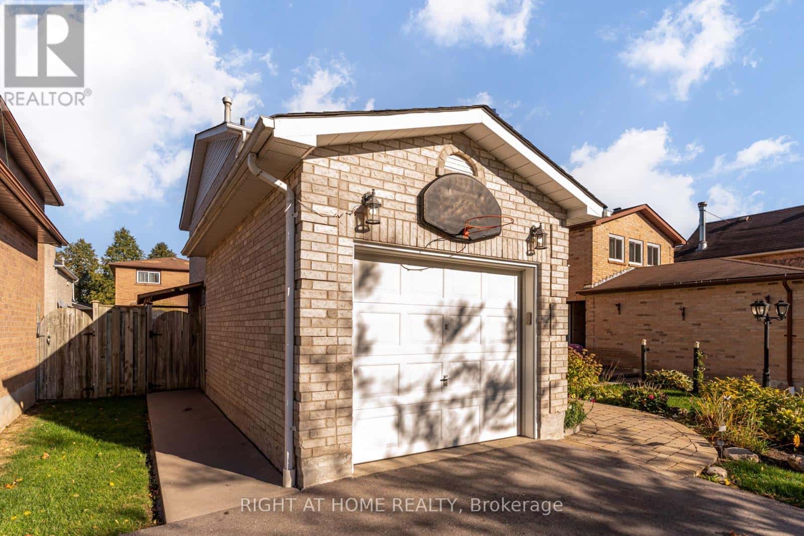 108 ROTHERGLEN ROAD N — Ajax (Central West), Ontario - Photo 3 of 27