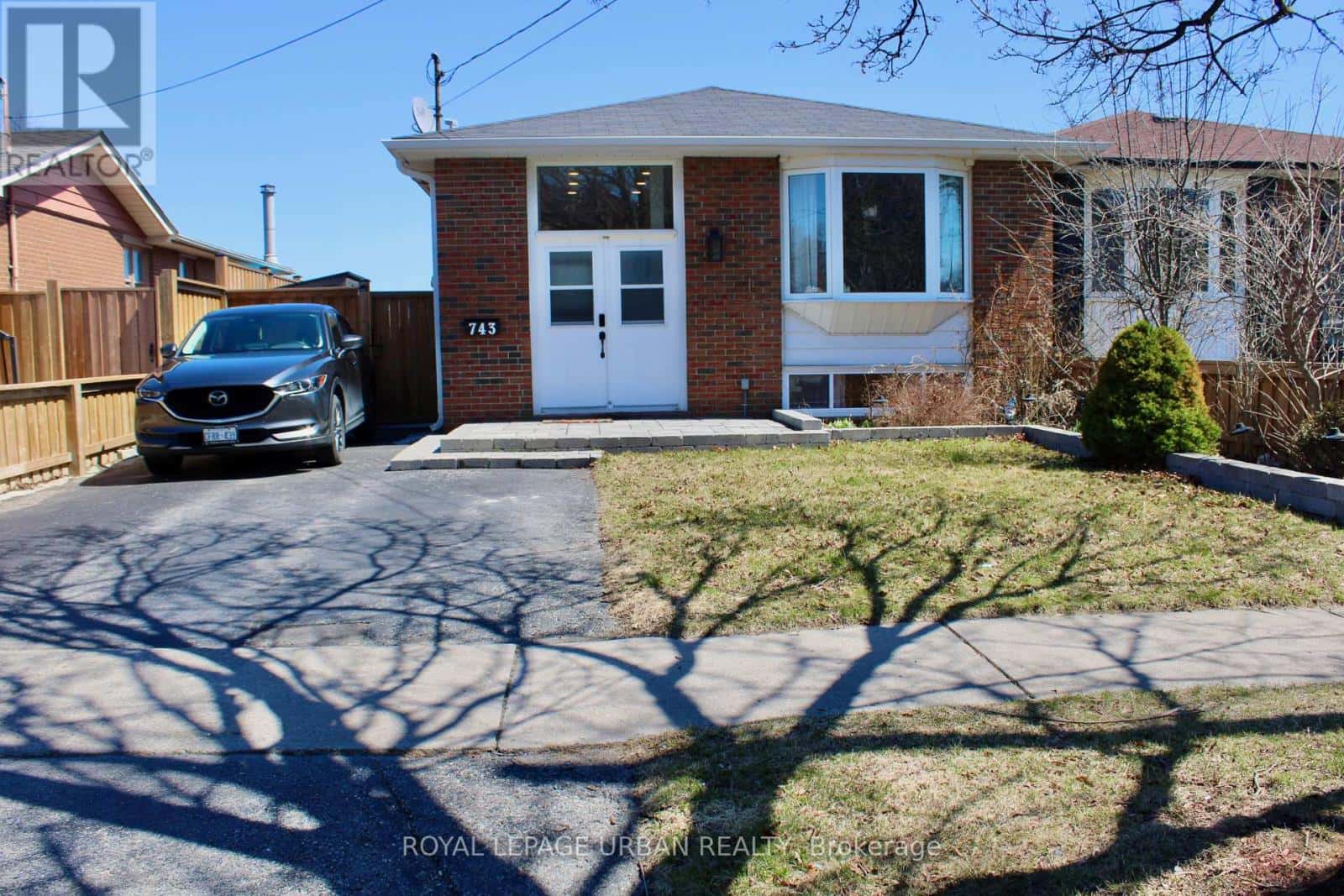 743 WEST SHORE BOULEVARD — Pickering (West Shore), Ontario - Photo 2 of 30