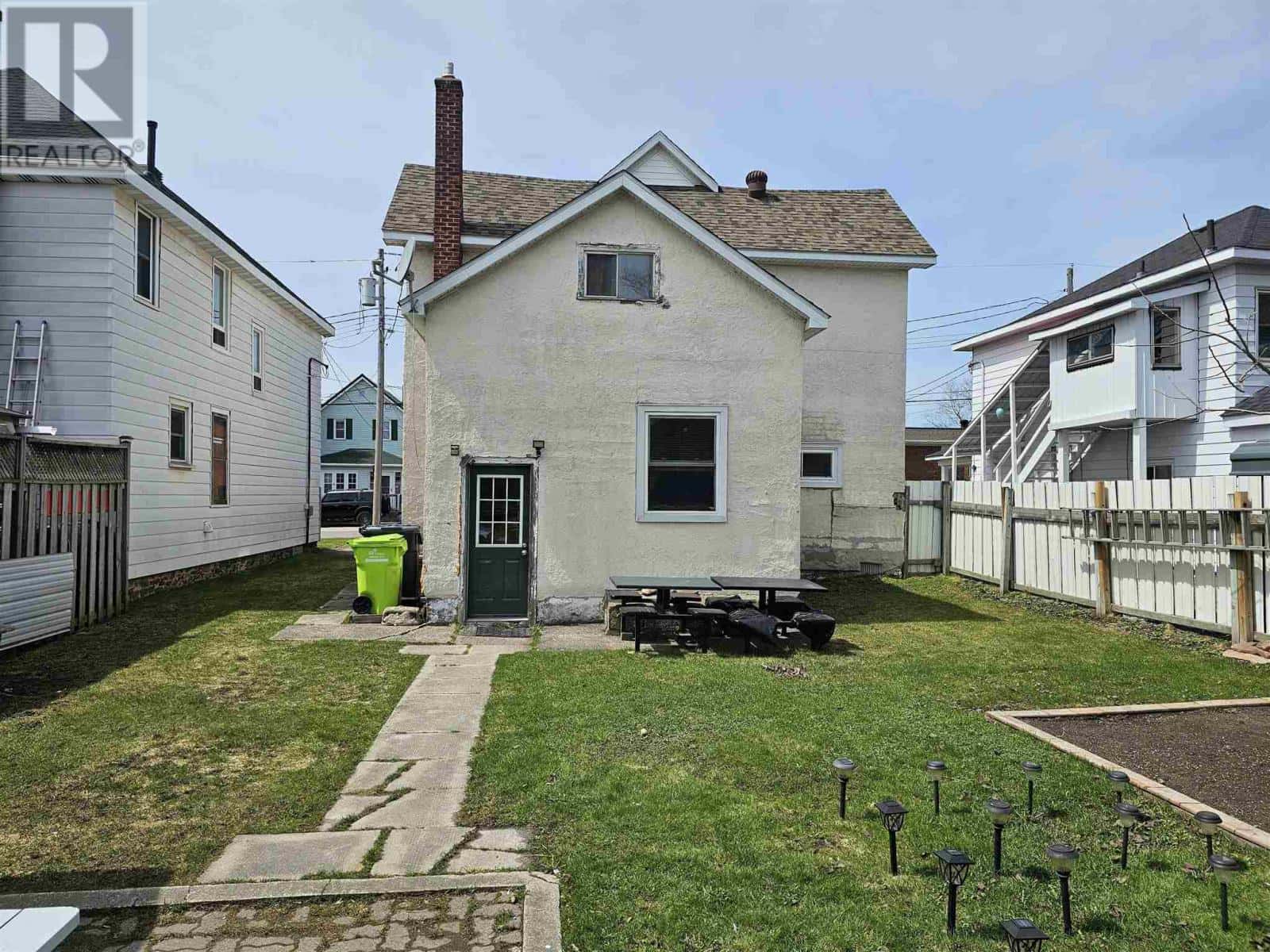 84 Pilgrim ST — Sault Ste Marie, Ontario - Photo 3 of 11