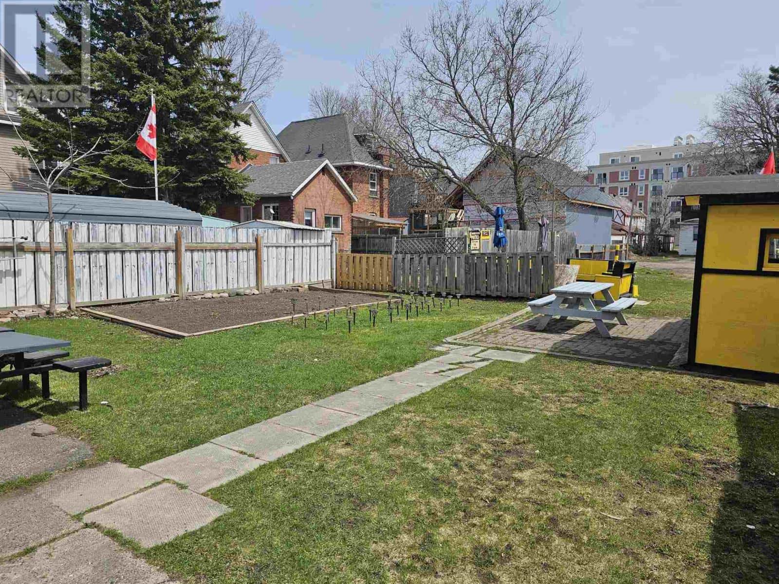 84 Pilgrim ST — Sault Ste Marie, Ontario - Photo 4 of 11