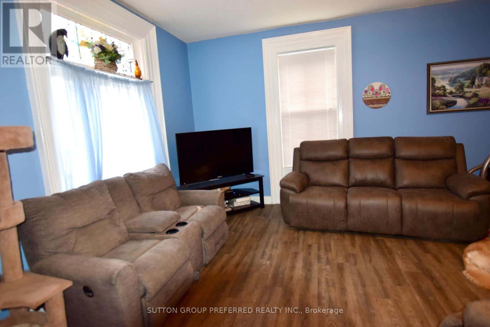 246 ELIZABETH STREET — Southwest Middlesex (Glencoe), Ontario - Photo 2 of 9