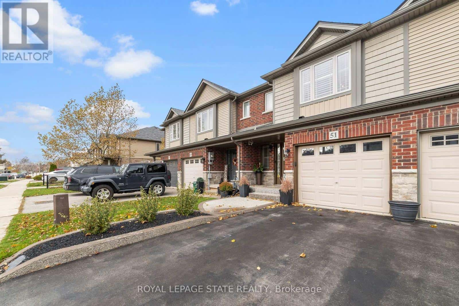 51 CEDAR STREET — Grimsby (Grimsby West), Ontario - Photo 2 of 28