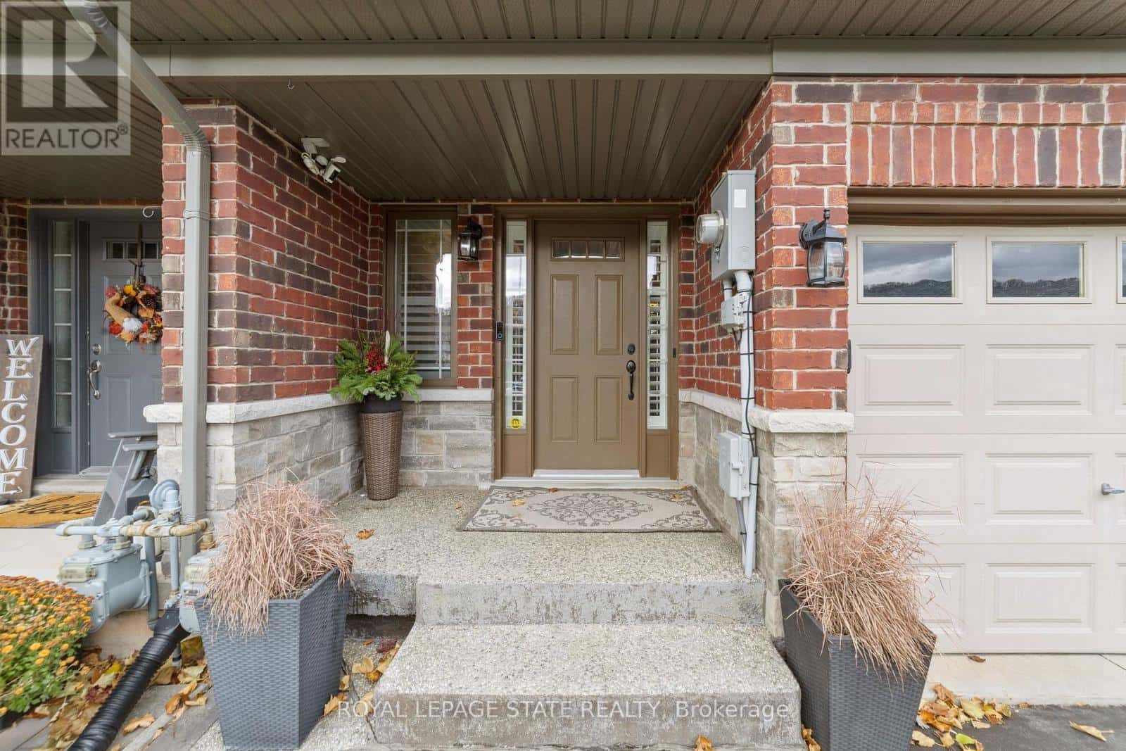 51 CEDAR STREET — Grimsby (Grimsby West), Ontario - Photo 3 of 28