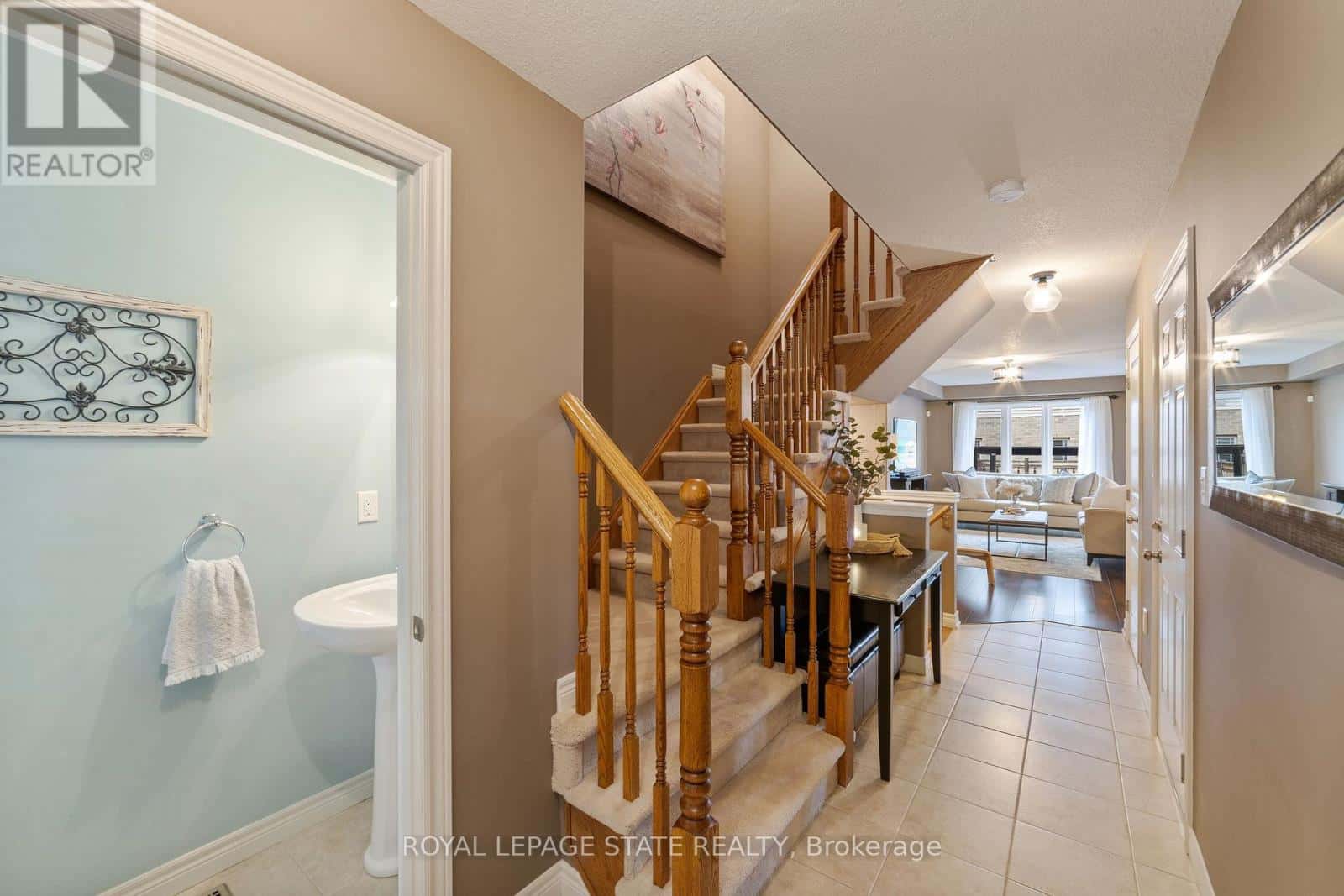 51 CEDAR STREET — Grimsby (Grimsby West), Ontario - Photo 5 of 28