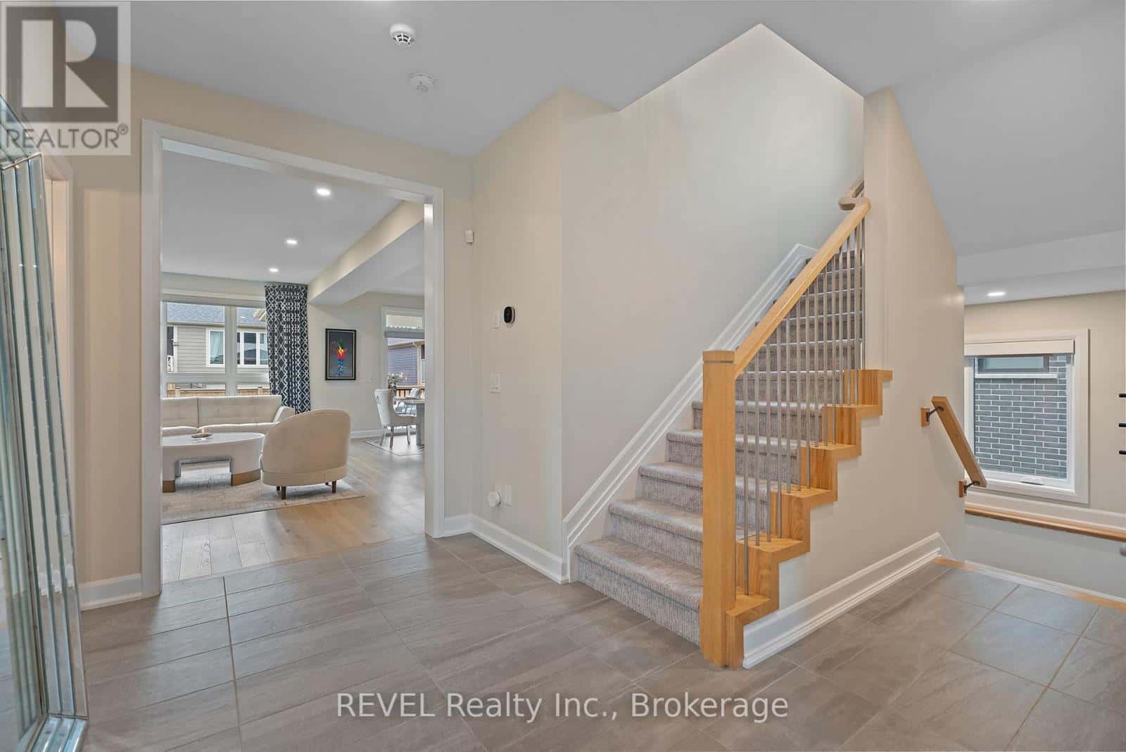 3809 SIMPSON LANE — Fort Erie (Black Creek), Ontario - Photo 4 of 50