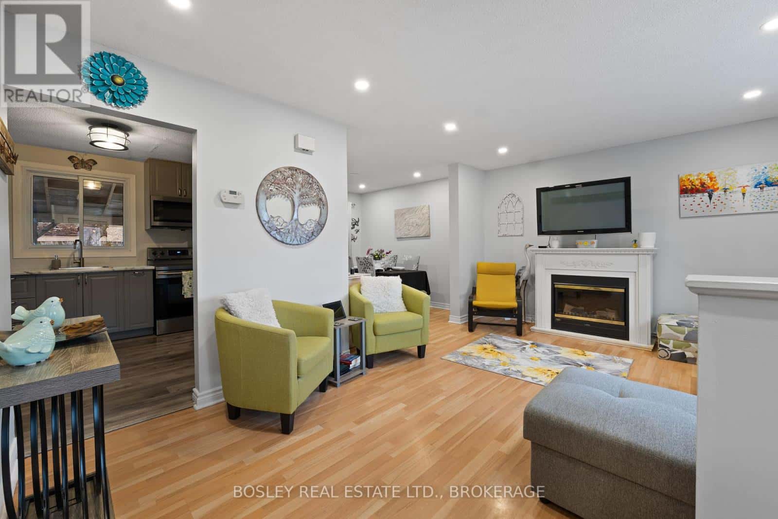 26 ALLAN DRIVE — St. Catharines (Fairview), Ontario - Photo 2 of 25