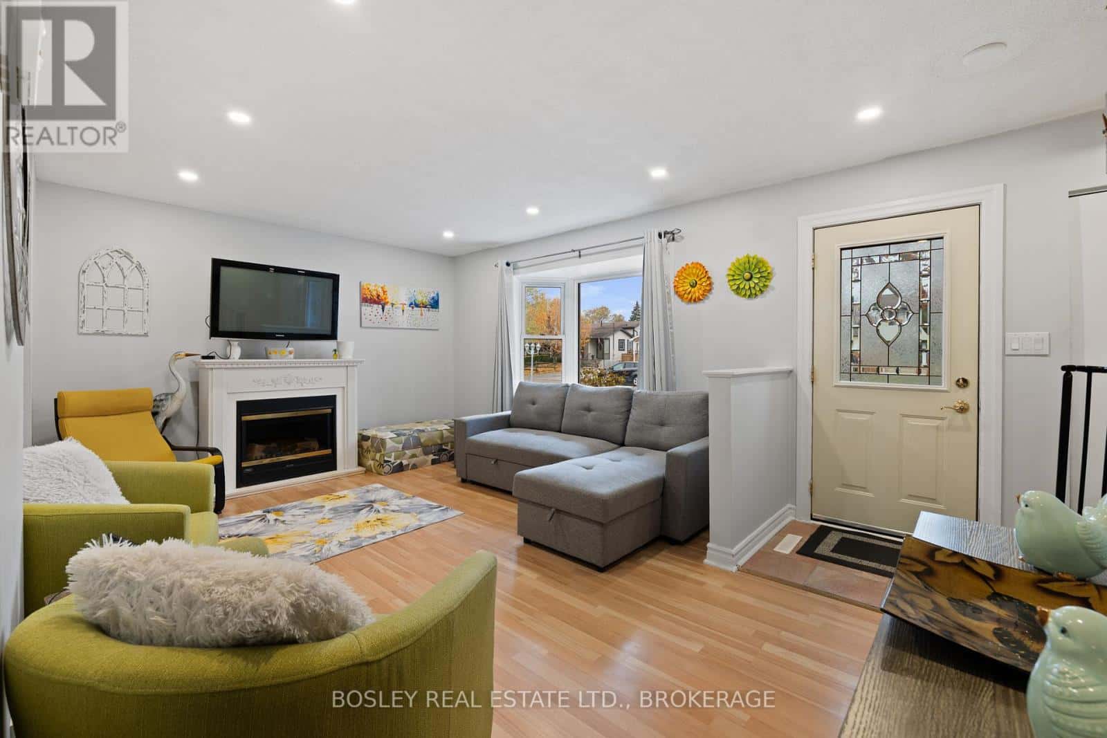 26 ALLAN DRIVE — St. Catharines (Fairview), Ontario - Photo 3 of 25