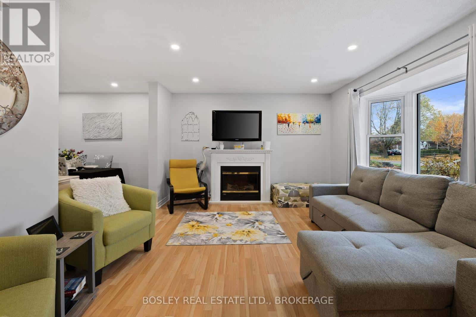 26 ALLAN DRIVE — St. Catharines (Fairview), Ontario - Photo 4 of 25