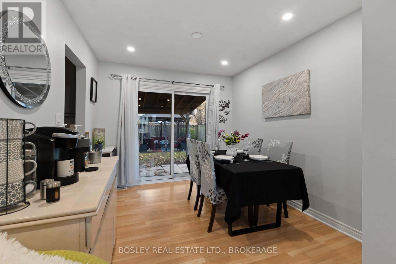 26 ALLAN DRIVE — St. Catharines (Fairview), Ontario - Photo 5 of 25