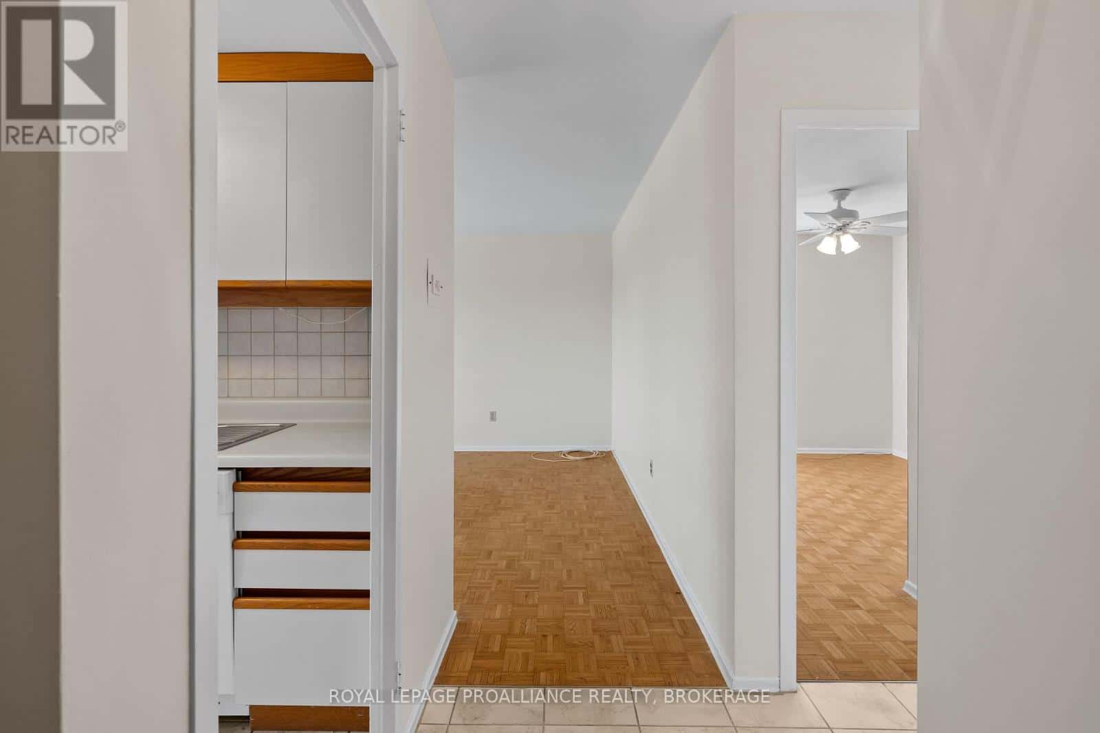 501 - 2 MOWAT AVENUE — Kingston (Central City West), Ontario - Photo 4 of 50