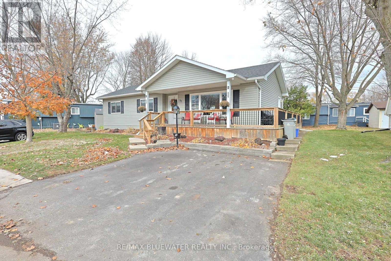 93 SHANNON BOULEVARD — South Huron (Stephen), Ontario - Photo 2 of 44