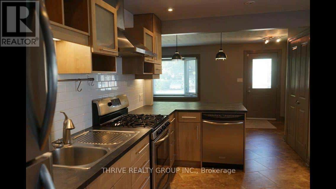 12 EDITH STREET — London North (North N), Ontario - Photo 3 of 14