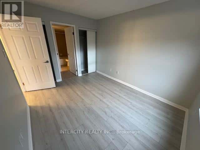 304 - 250 PINE GROVE ROAD — Vaughan (Islington Woods), Ontario - Photo 5 of 9