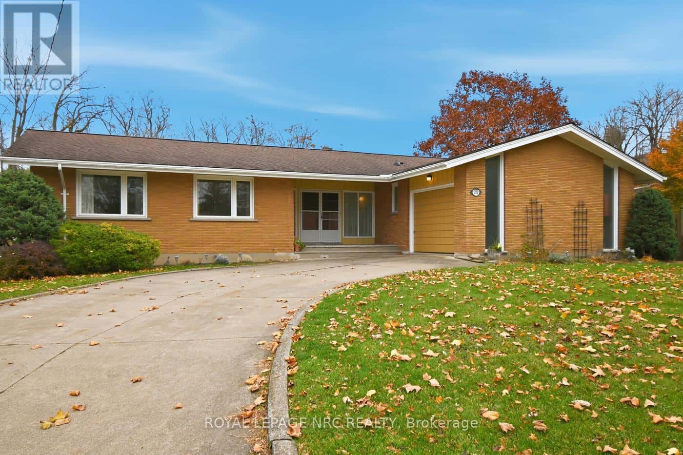 202 WOODSIDE DRIVE — St. Catharines (Glendale/Glenridge), Ontario - Photo 3 of 46