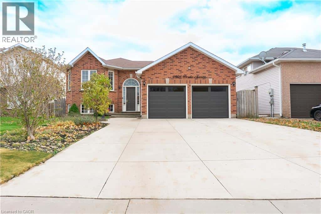 4908 DRAKE Avenue — Beamsville, Ontario - Photo 2 of 44