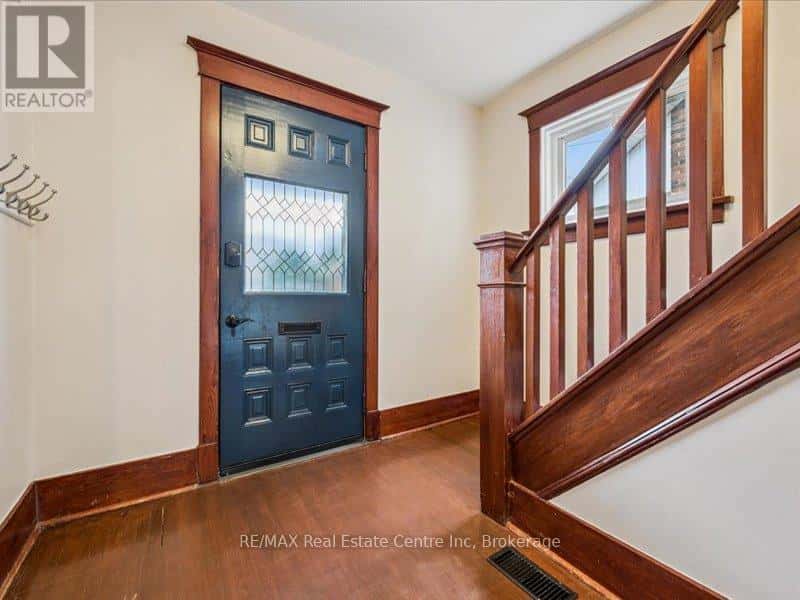 62 DIVISION STREET — Guelph (Exhibition Park), Ontario - Photo 5 of 40