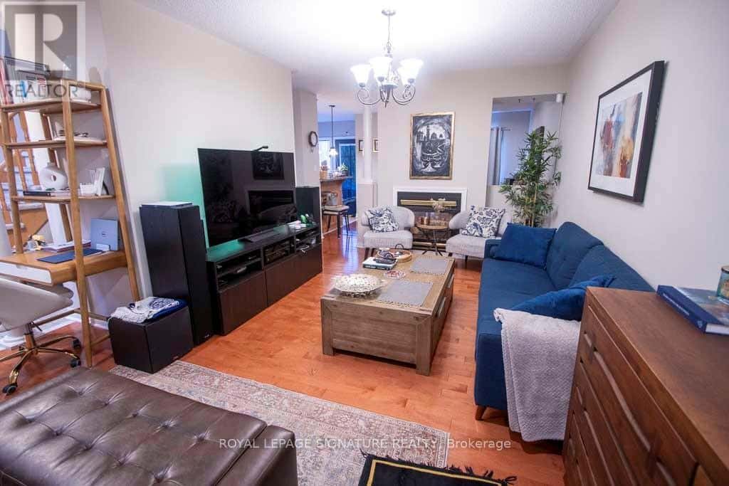 1253 BRILLINGER STREET — Oakville (WT West Oak Trails), Ontario - Photo 3 of 17