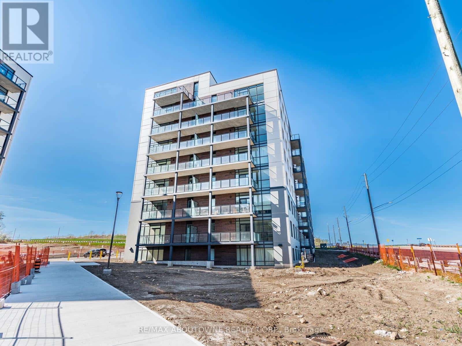 401 - 1098 PAISLEY ROAD — Guelph (Willow West/Sugarbush/West Acres), Ontario - Photo 2 of 32