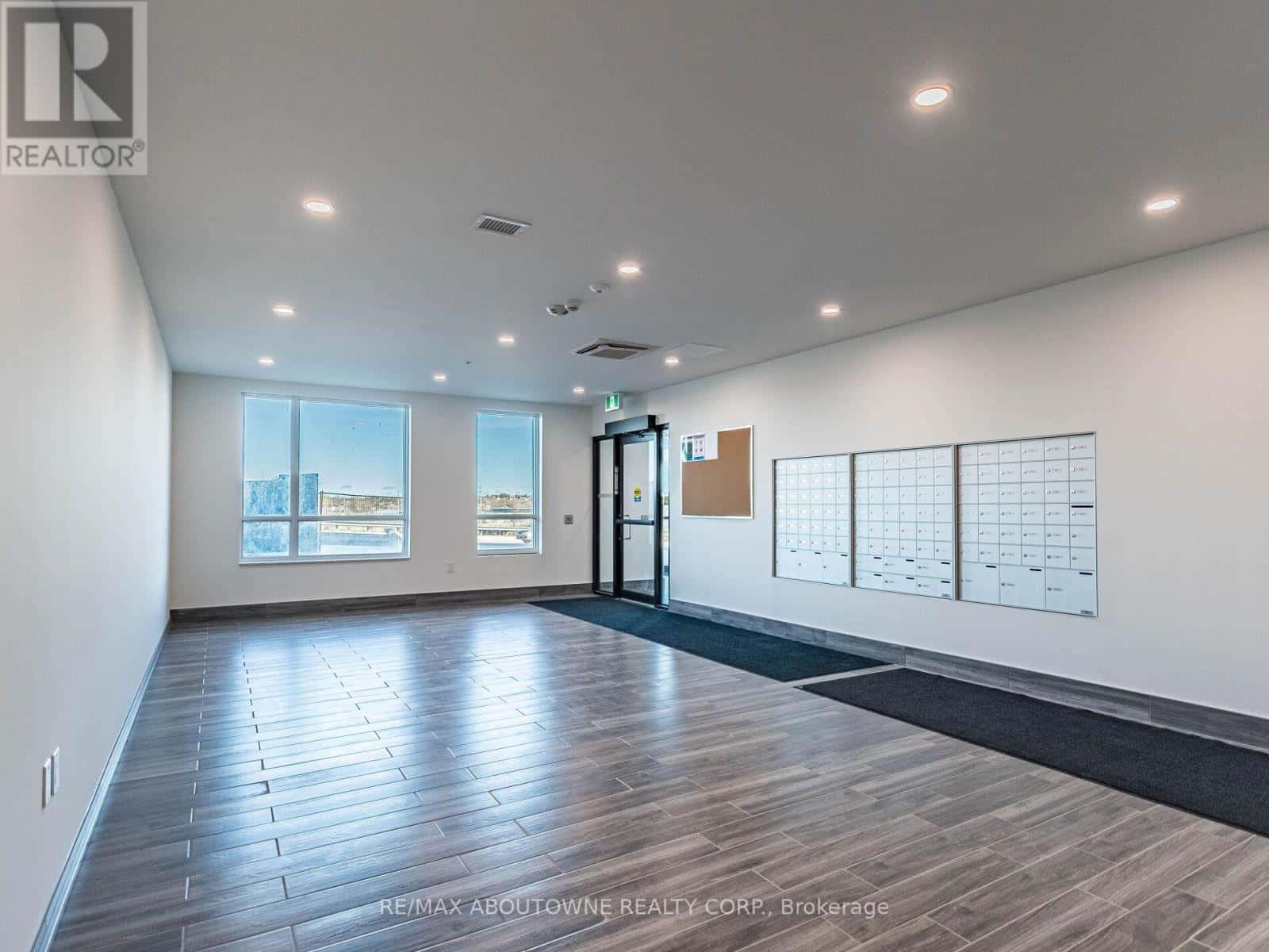 401 - 1098 PAISLEY ROAD — Guelph (Willow West/Sugarbush/West Acres), Ontario - Photo 5 of 32