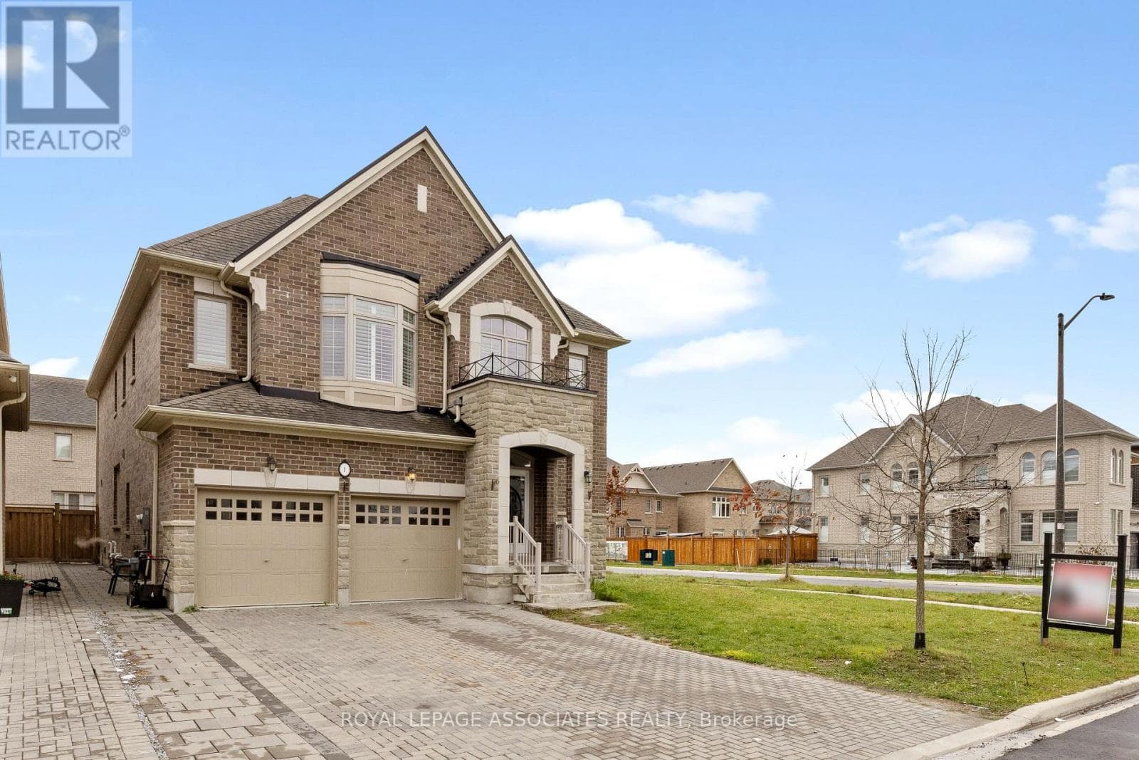 1 MORNINGSTAR AVENUE — Whitby (Rolling Acres), Ontario - Main photo