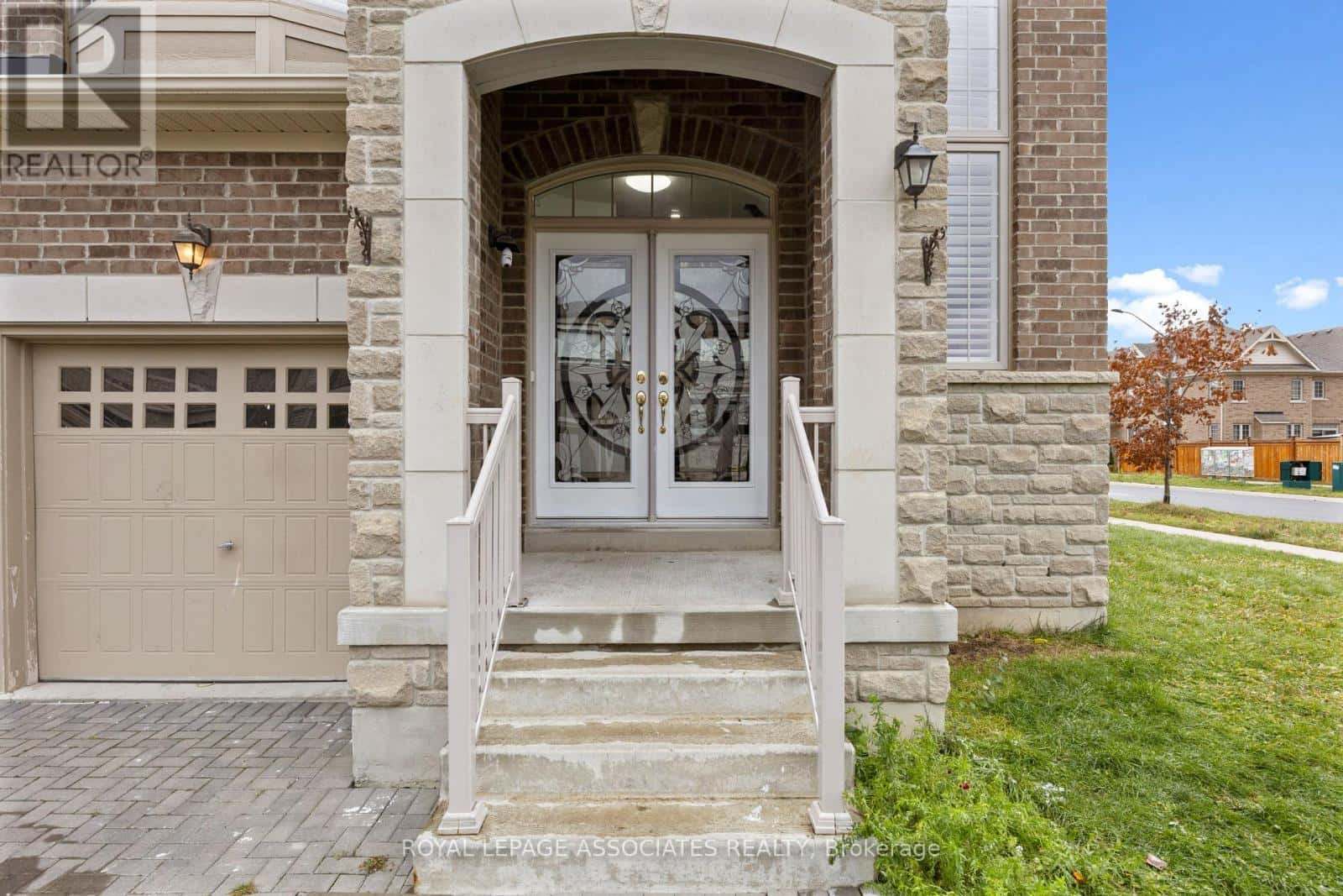 1 MORNINGSTAR AVENUE — Whitby (Rolling Acres), Ontario - Photo 4 of 24