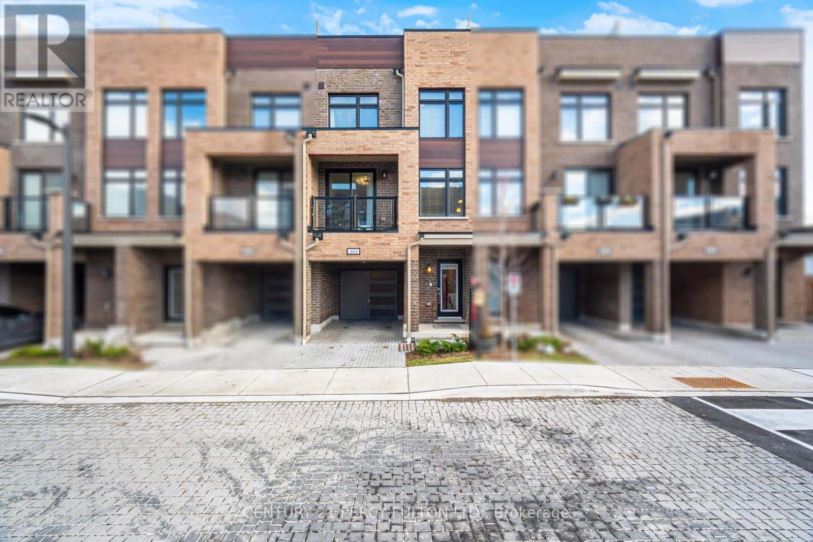 #404 - 1865 PICKERING PARKWAY — Pickering (Village East), Ontario - Photo 2 of 42