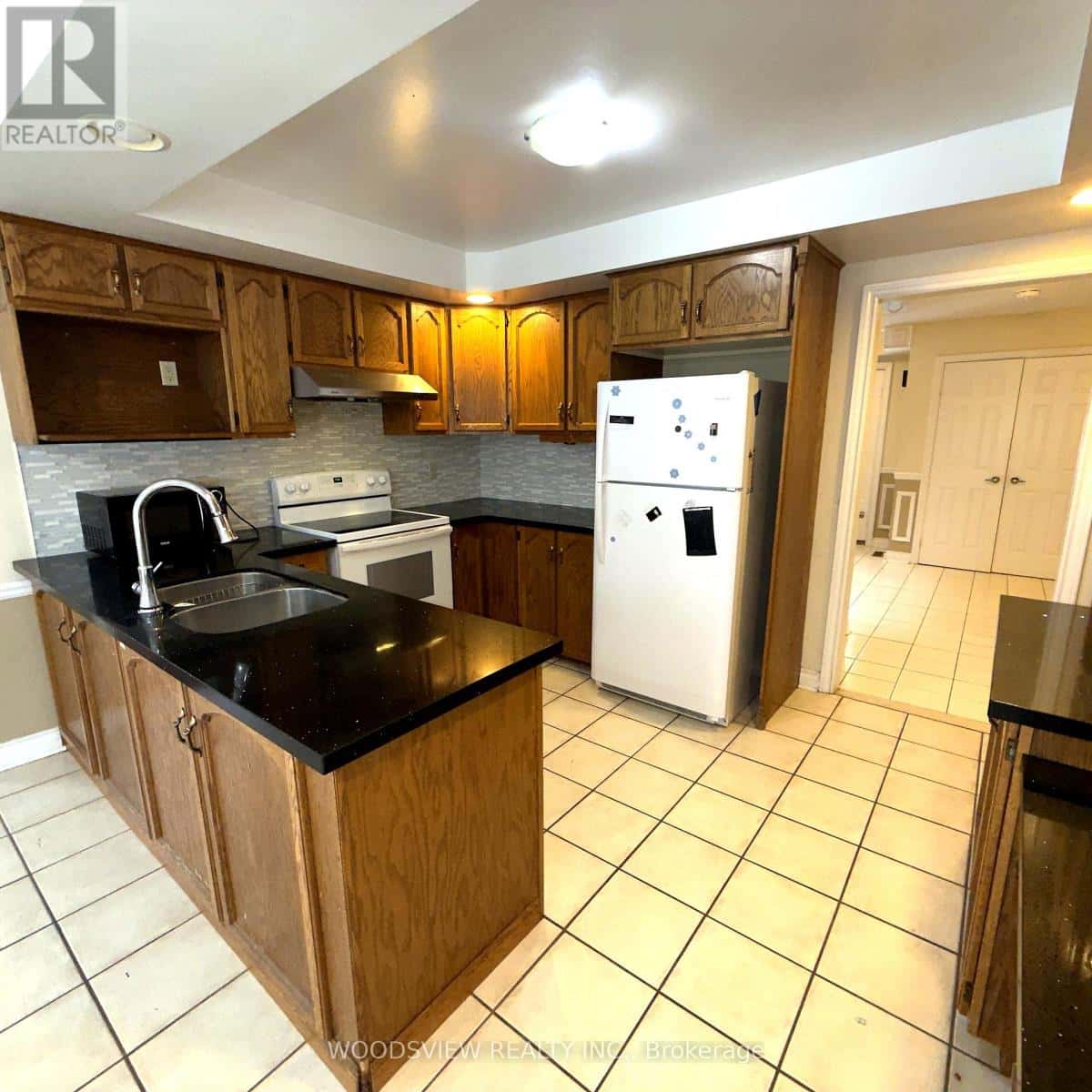 6 WINDING COURT — Toronto (Highland Creek), Ontario - Photo 3 of 25