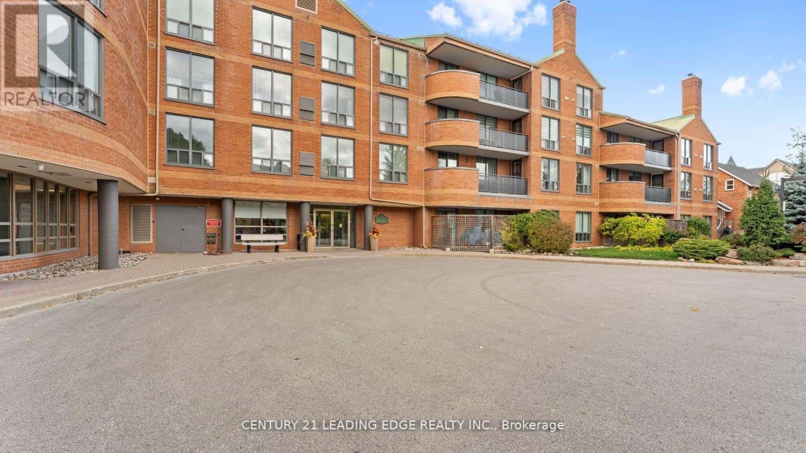 310 - 30 WILSON STREET — Markham (Old Markham Village), Ontario - Photo 2 of 46