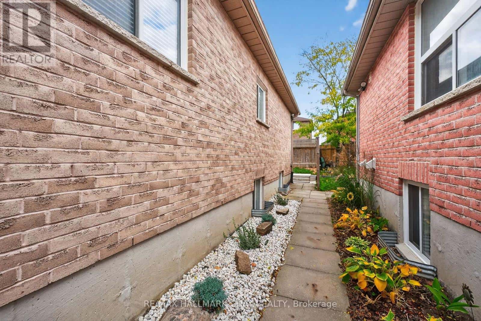 LOWER - 158 PRINGLE DRIVE — Barrie (Edgehill Drive), Ontario - Photo 2 of 10