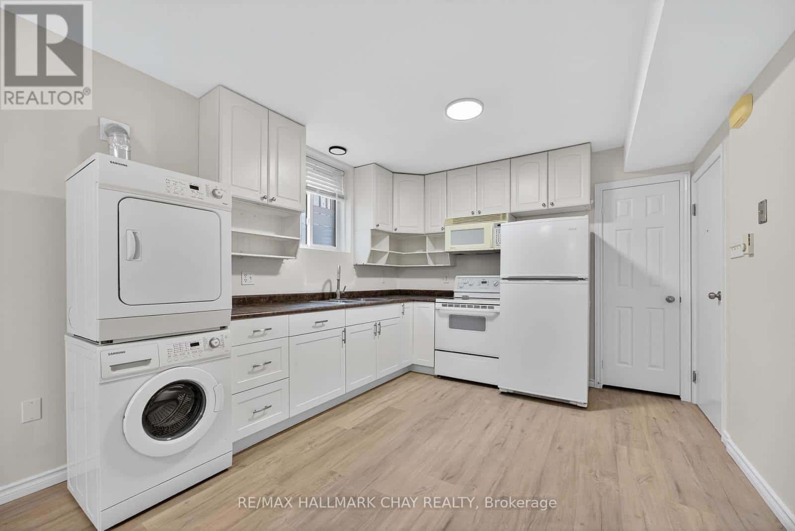 LOWER - 158 PRINGLE DRIVE — Barrie (Edgehill Drive), Ontario - Photo 4 of 10