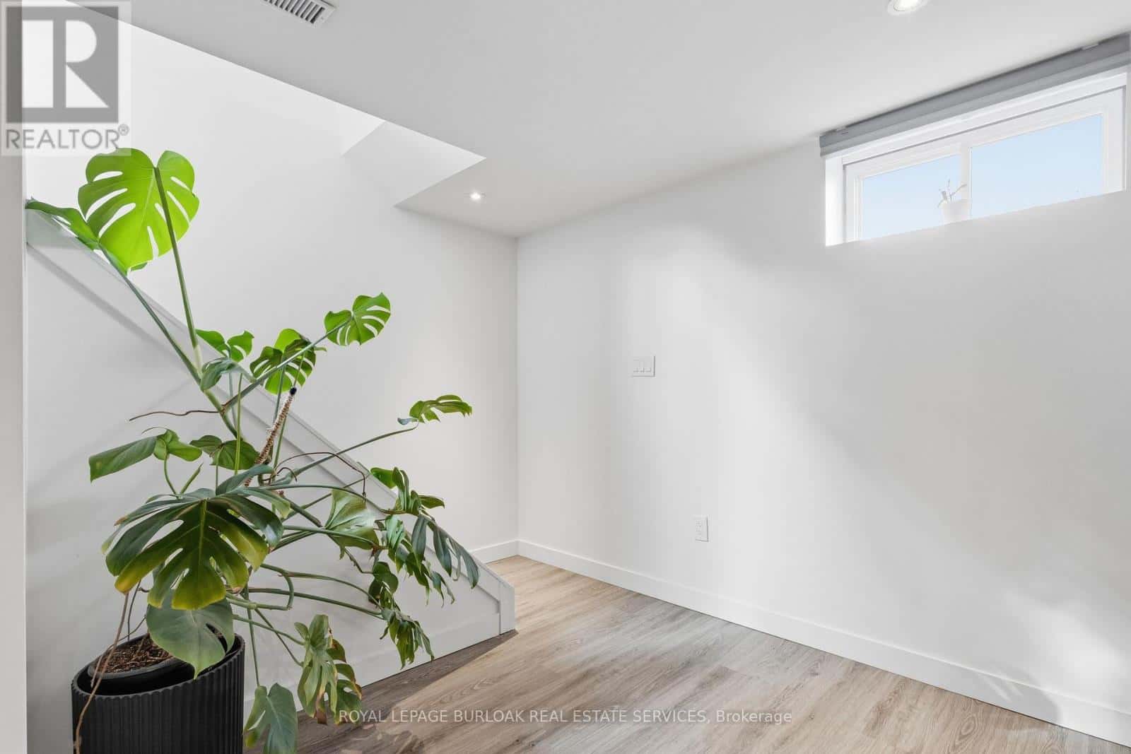 2112 Amesbury Crescent LOWER