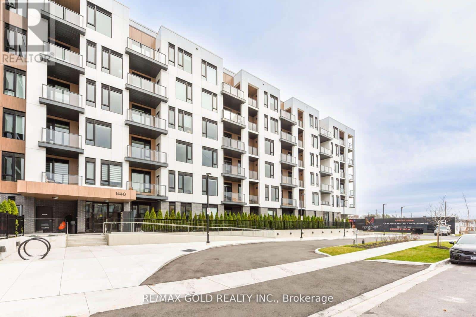 407 - 1440 CLARRIAGE COURT — Milton (FO Ford), Ontario - Photo 2 of 44