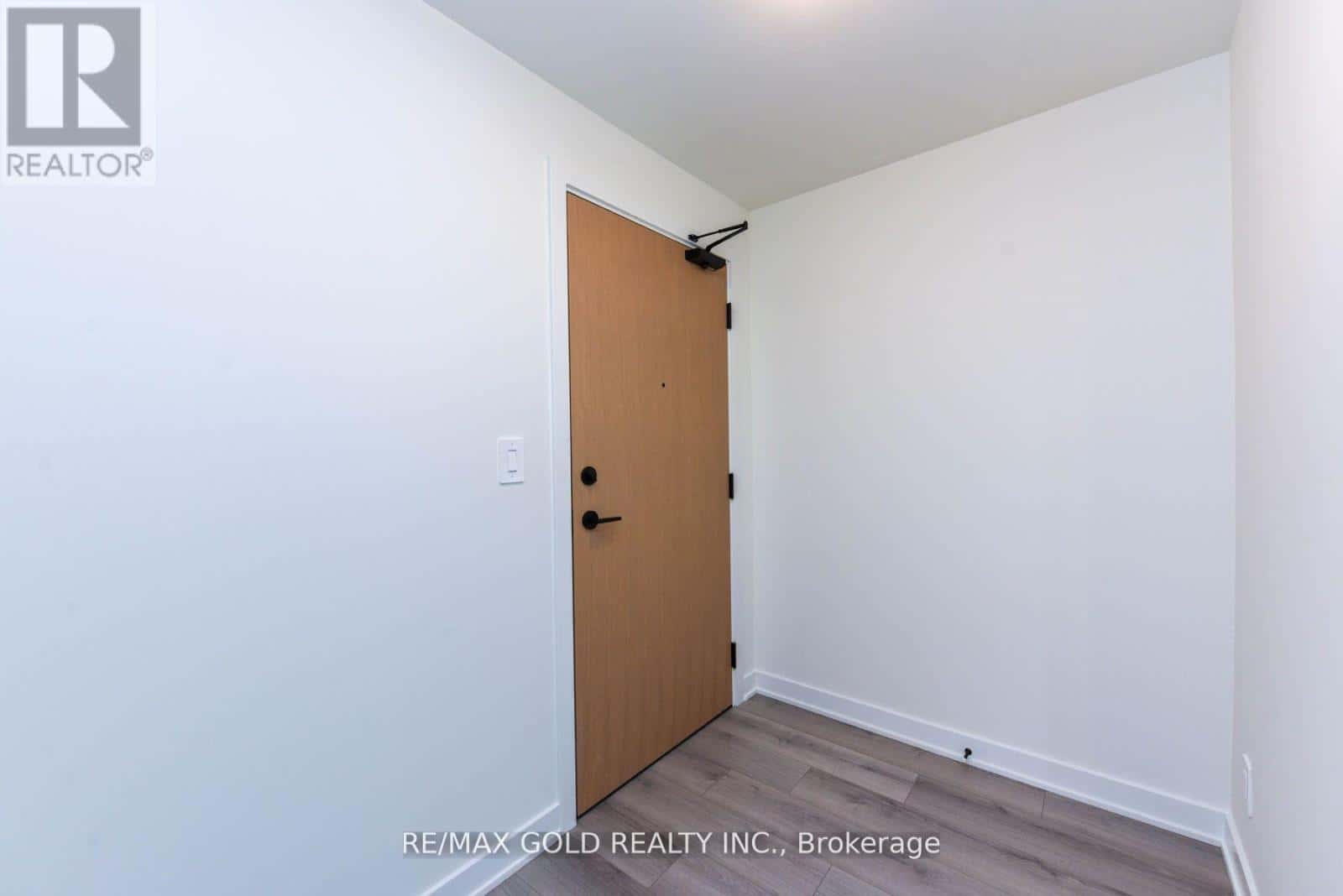 407 - 1440 CLARRIAGE COURT — Milton (FO Ford), Ontario - Photo 5 of 44