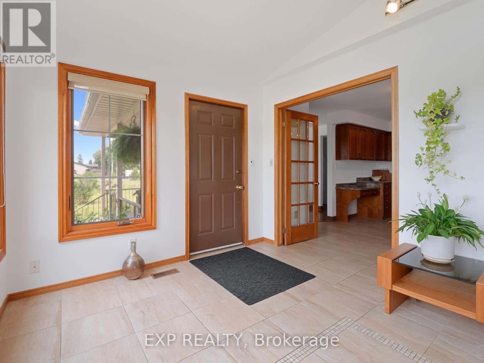 3446 BLACK CREEK ROAD — Fort Erie (Black Creek), Ontario - Photo 4 of 43