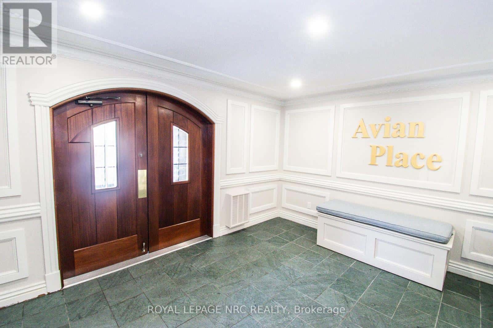 303 - 55 MAIN STREET — St. Catharines (Port Dalhousie), Ontario - Photo 4 of 47