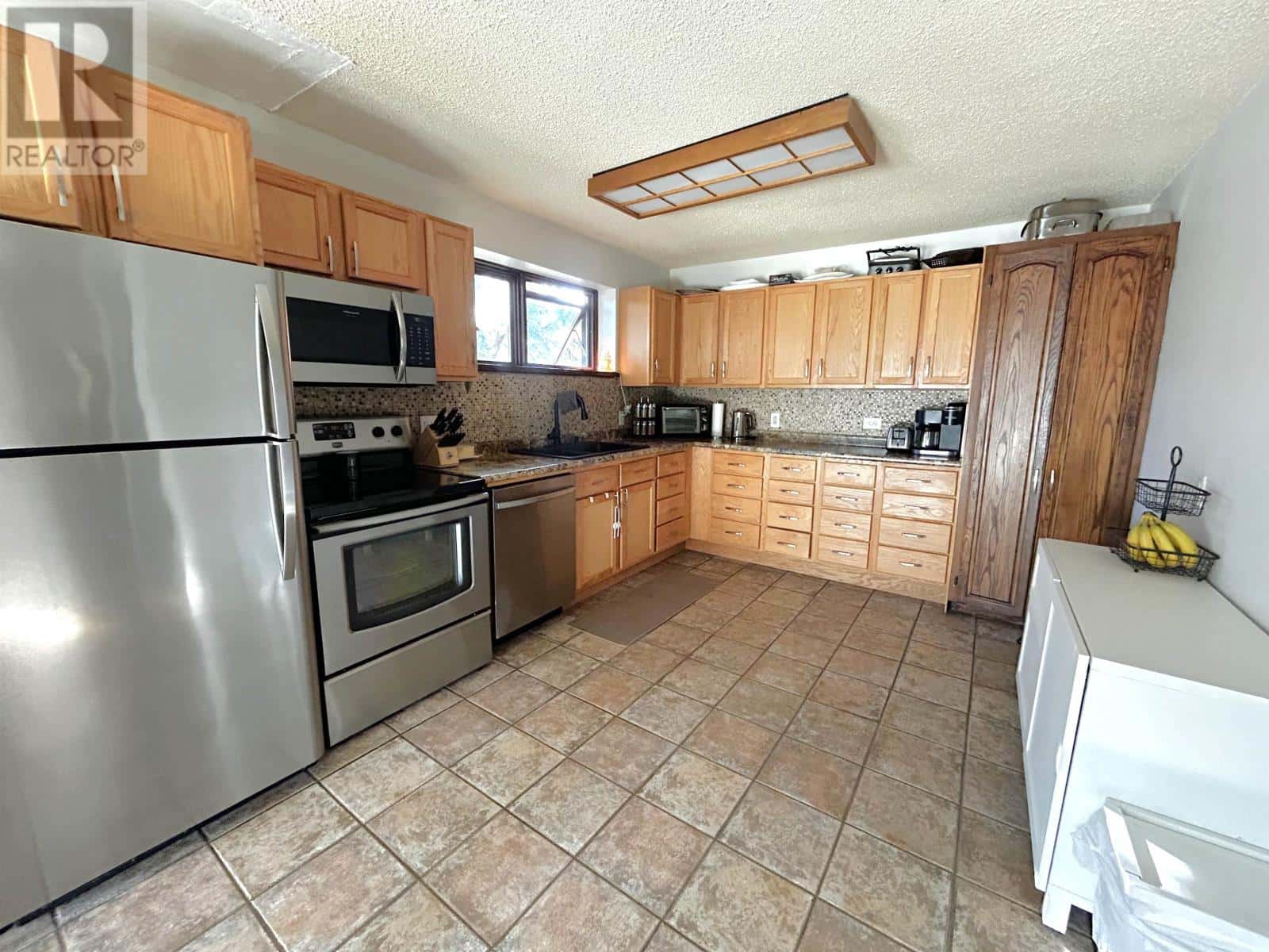 502 Flinders Avenue — Fort Frances, Ontario - Photo 5 of 32